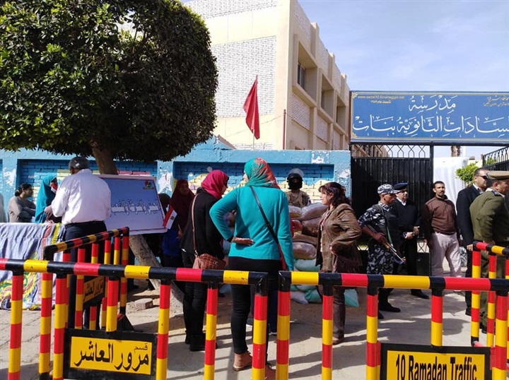 بالصور.. إقبال كثيف من المواطنين فى العاشر من رمضان للمشاركة فى الانتخابات الرئاسية 
