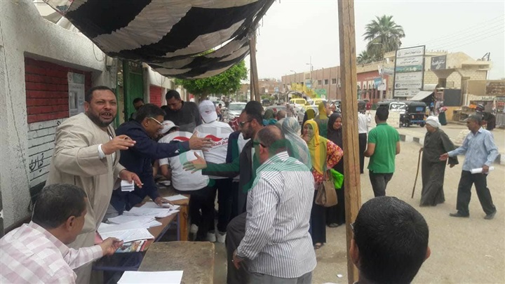 بالصور.. إقبال جماهيري على التصويت بمحافظة قنا