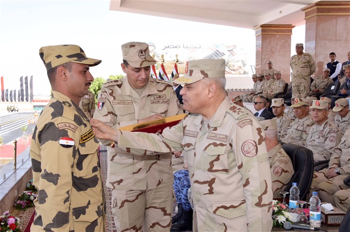 وزير الدفاع: مصر ستظل وطنًا عزيزًا لكل المصريين