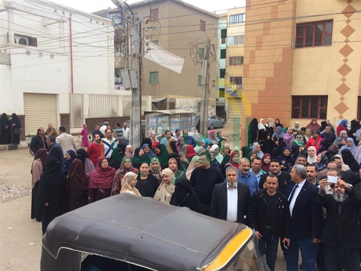 بالصور....العاملون بإدارة "بيلا" التعليمية يتوجهون للادلاء بأصواتهم في الانتخابات 