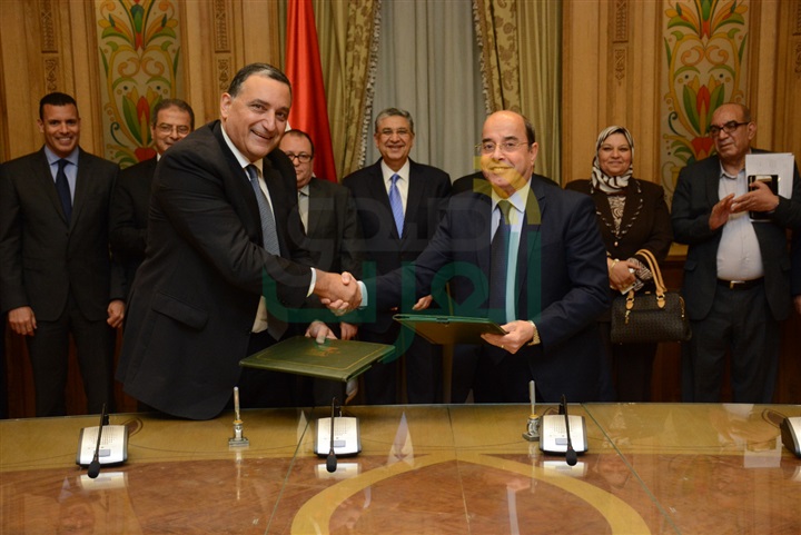 "العصار" و"شاكر" يشهدان توقيع بروتوكول لصيانة ورفع كفاءة محطات توليد الكهرباء فى مصر