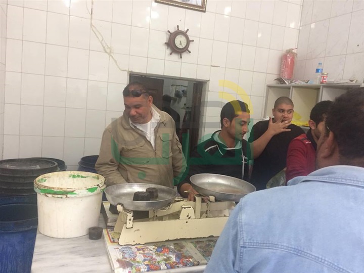 بالصور...سوق "الفسيخ" بكفر الشيخ قِبلة المشاهير والمواطنين في "شم النسيم"