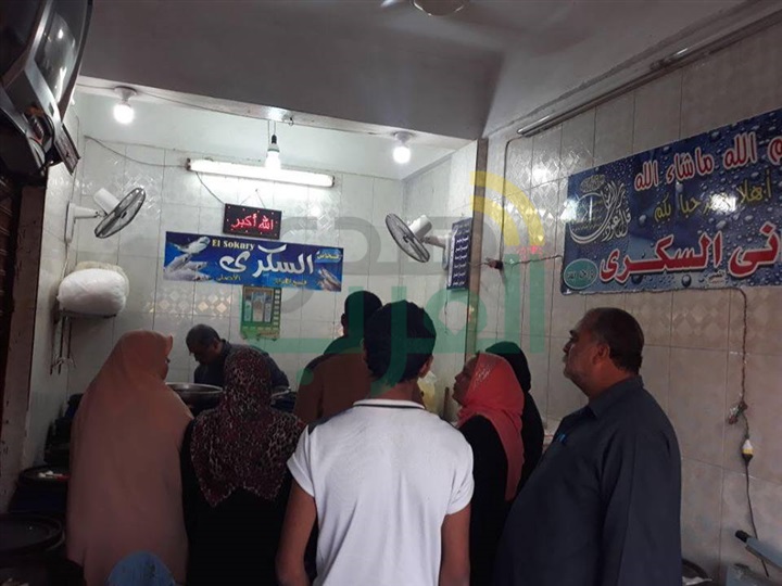 بالصور...سوق "الفسيخ" بكفر الشيخ قِبلة المشاهير والمواطنين في "شم النسيم"