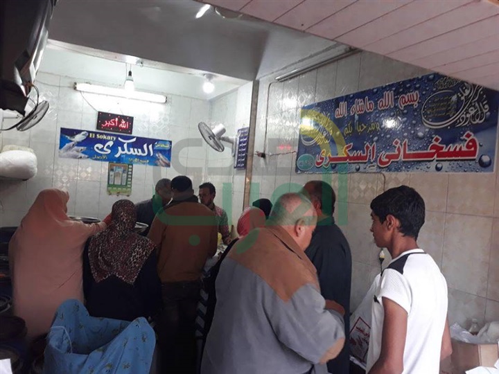 بالصور...سوق "الفسيخ" بكفر الشيخ قِبلة المشاهير والمواطنين في "شم النسيم"