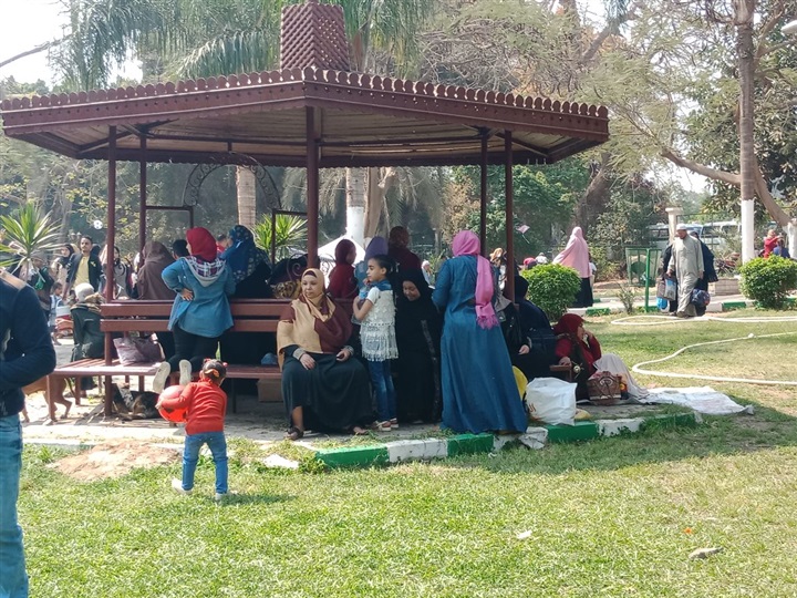 بالصور.. إقبال كثيف على الحدائق للاحتفال بشم النسيم فى القناطر الخيرية