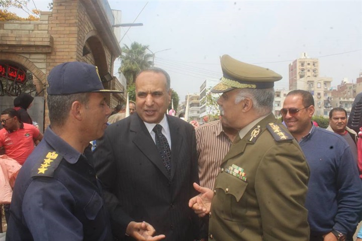 بالصور.. توافد المواطنين علي الحدائق والمنتزهات بكفر الشيخ 