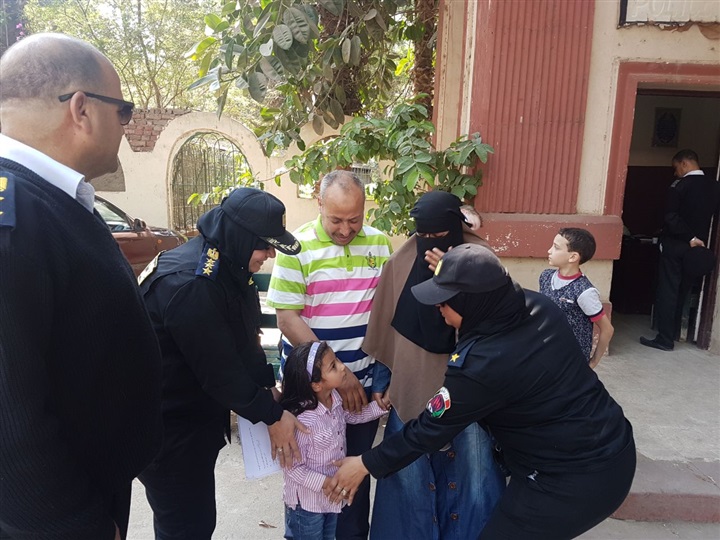 بالصور.. الشرطة النسائية تنتشر فى الحدائق العامة وغياب تام للمتحرشين