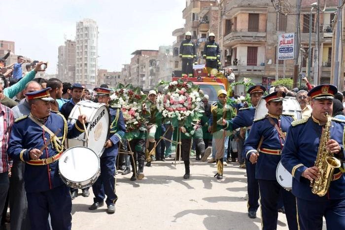 محافظ الشرقية ومدير الامن  يشاركان في تشييع جثمان الشهيد محمدي رجب الحسيني بمسقط رأسه بمدينة الزقازيق