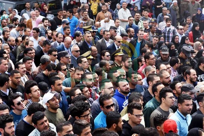 محافظ الشرقية ومدير الامن  يشاركان في تشييع جثمان الشهيد محمدي رجب الحسيني بمسقط رأسه بمدينة الزقازيق