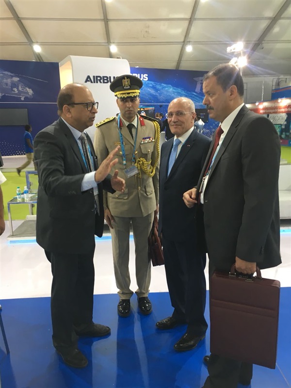بالصور.. "العصار" يُشارك فى فاعليات معرض "DEFEXPO18" في الهند