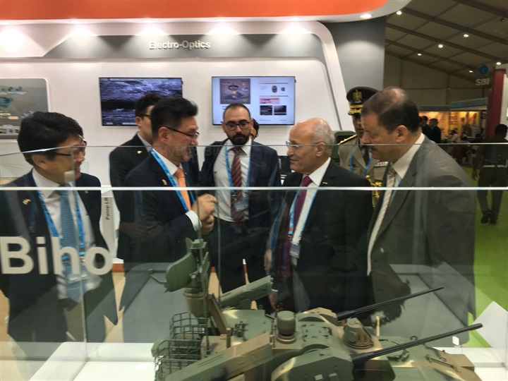 بالصور.. "العصار" يُشارك فى فاعليات معرض "DEFEXPO18" في الهند