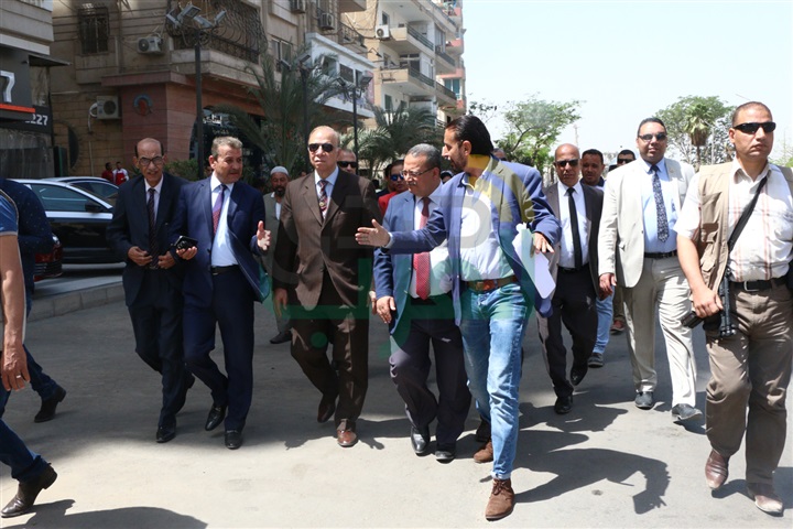 بالصور.. جولة ميدانية لمحافظ القاهرة بحي شرق مدينة نصر   
