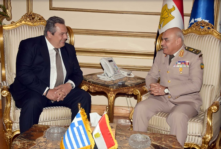 وزير الدفاع يلتقي نظيره اليوناني