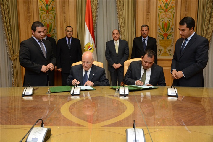 "العصار" و"بدر" يوقعان بروتوكول لتطوير محافظة الأقصر