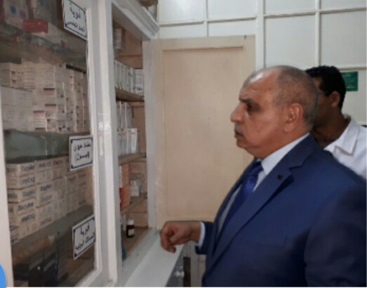 وزير الداخلية يوجه بتأهيل السجناء وتقديم خدمات طبية متميزة لهم