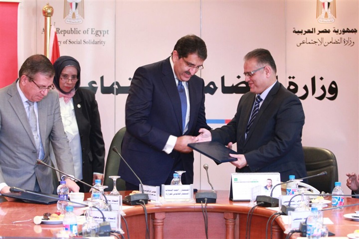 التضامن تُجدد عقد إصدار بطاقه المعاشات مع "E-finance"