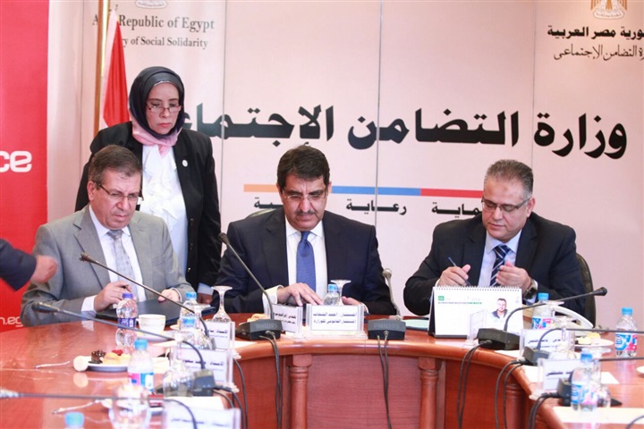 التضامن تُجدد عقد إصدار بطاقه المعاشات مع "E-finance"