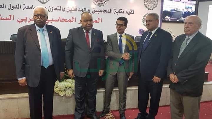 رئيس جامعة دمنهور يكرم صاحب أفضل رسالة دكتوراه لفوزه بجائزة بغداد الدولية في العلوم المحاسبية رئيس جامعة دمنهور يكرم صاحب أفضل رسالة دكتوراه لفوزه بجائزة بغداد الدولية في العلوم المحاسبية