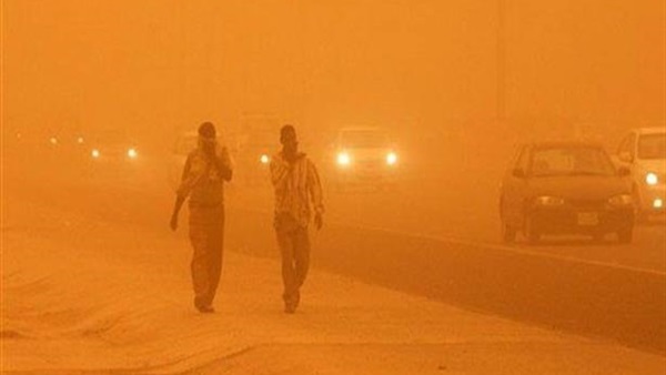 عواصف ترابية تضرب