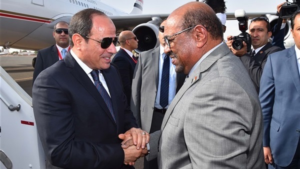 البشير يستقبل السيسى