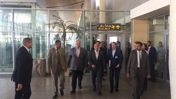 وزير الطيران يتفقد