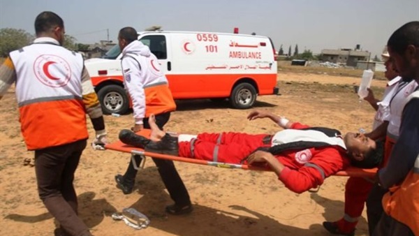 إصابة 3 مسعفين فلسطينيين