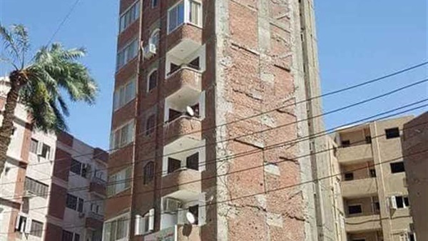 إخلاء برج سكني مائل
