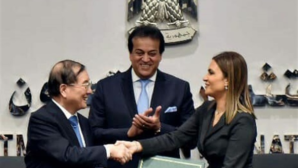 الدكتورة سحر نصر-و