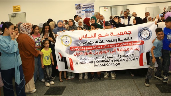 غناء وطبل بلدي وعزف