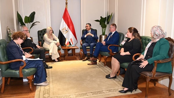 وزير التموين يلتقي