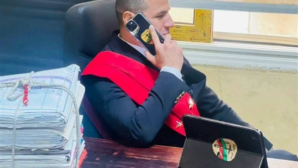 المستشار المزيف