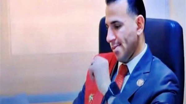 المستشار المزيف
