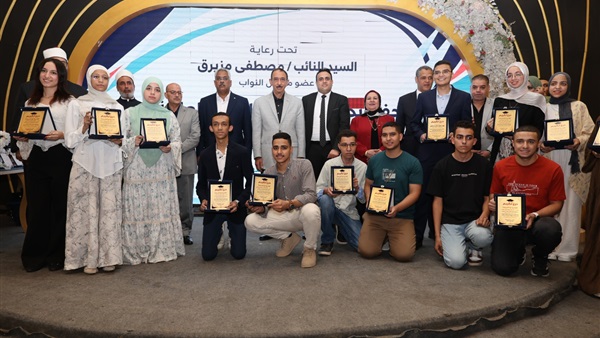 تكريم 45 من أوائل