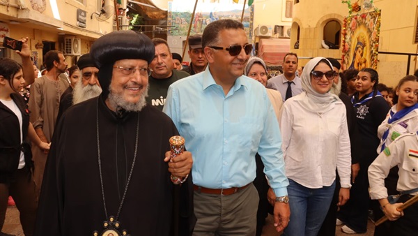محافظ القليوبية والأنبا