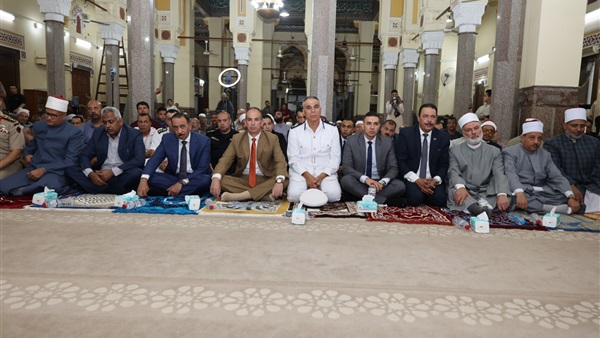 محافظ سوهاج ومدير