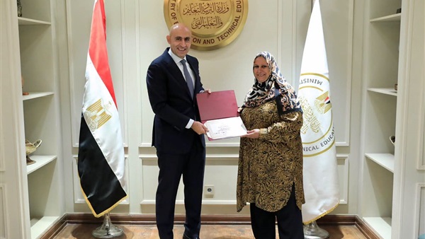مديرة المدرسة 