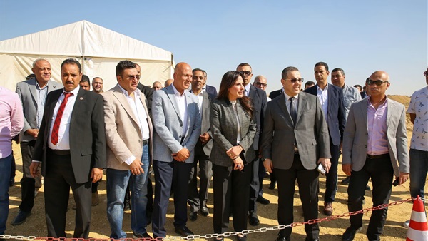 تسليم أول ١٠ أفدنة
