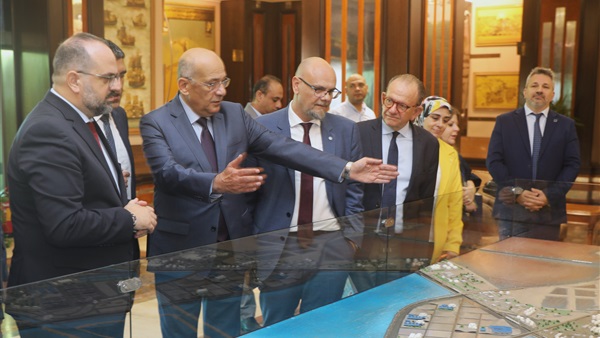 وفد يوناني رفيع المستوى